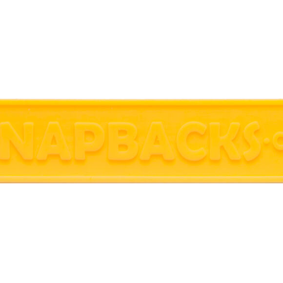 Náramek na ruku s nápisem Snapbacks.cz - žlutý