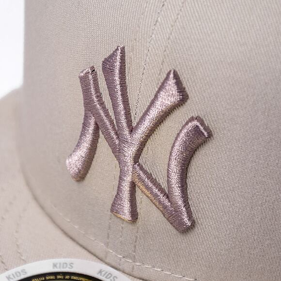 Dětská kšiltovka New Era 59FIFTY Kids MLB League Essential New York Yankees - Stone / Ash Brown
