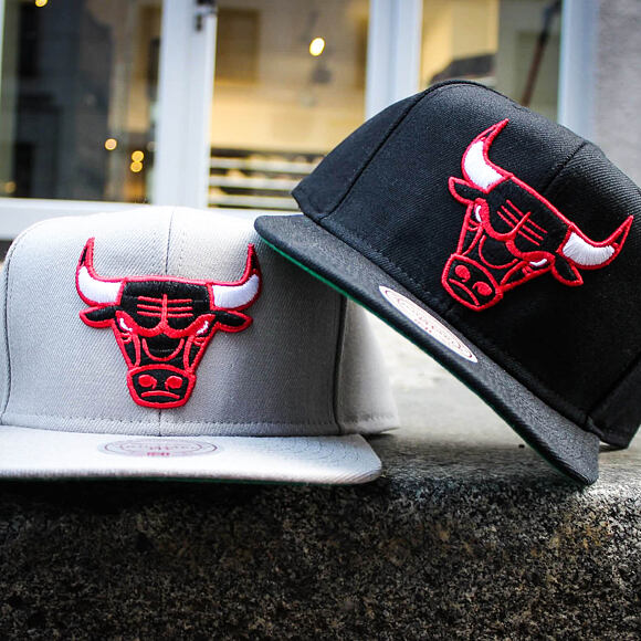 Kšiltovka Mitchell & Ness Chicago Bulls Wool Solid Grey Snapback