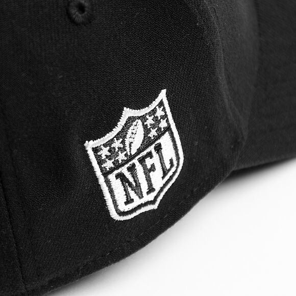 Kšiltovka New Era 39THIRTY NFL22 Sideline New England Patriots Black / White