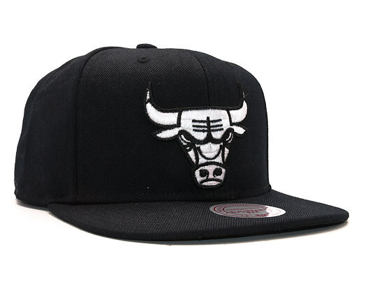Kšiltovka Mitchell & Ness Black White Logo Chicago Bulls Black Snapback