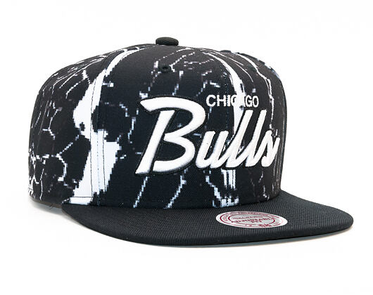 Kšiltovka Mitchell & Ness Shatter Chicago Bulls Black/White Snapback