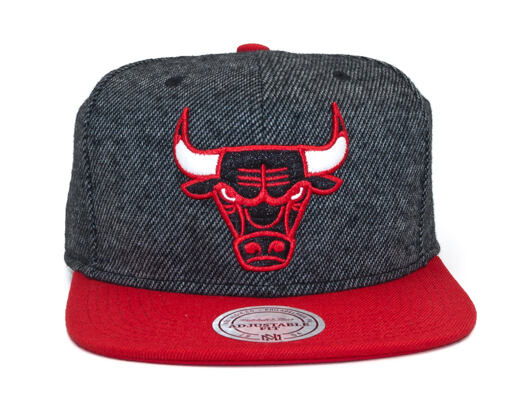Kšiltovka Mitchell & Ness Chicago Bulls Reverse Wool Black Snapback