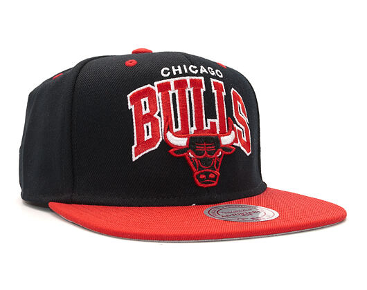 Kšiltovka Mitchell & Ness Team Arch Chicago Bulls Black Snapback