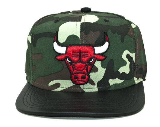 Kšiltovka Mitchell & Ness Chicago Bulls Leather Visor Camo Snapback