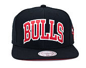 Kšiltovka Mitchell & Ness Chicago Bulls Satin Arch Black Snapback