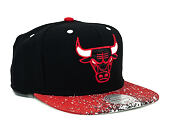 Kšiltovka Mitchell & Ness Chicago Bulls Splatter Black/Red Snapback