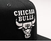 Kšiltovka Mitchell & Ness Black White Chicago Bulls Snapback
