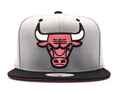Kšiltovka Mitchell & Ness Reflective Big Logo Chicago Bulls Grey Snapback