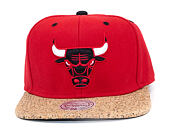 Kšiltovka Mitchell & Ness Chicago Bulls Cork Red Snapback