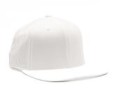Kšiltovka Yupoong 110 Fitted Snapback White