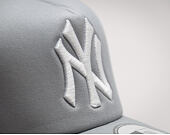 Kšiltovka New Era Clean Trucker New York Yankees Gray/White Snapback