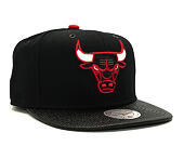Kšiltovka Mitchell & Ness Carbon Fibre Chicago Bulls Black Snapback
