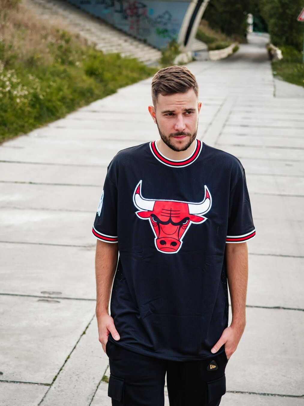 New Era NBA Chicago Bulls oversized applique t-shirt in black