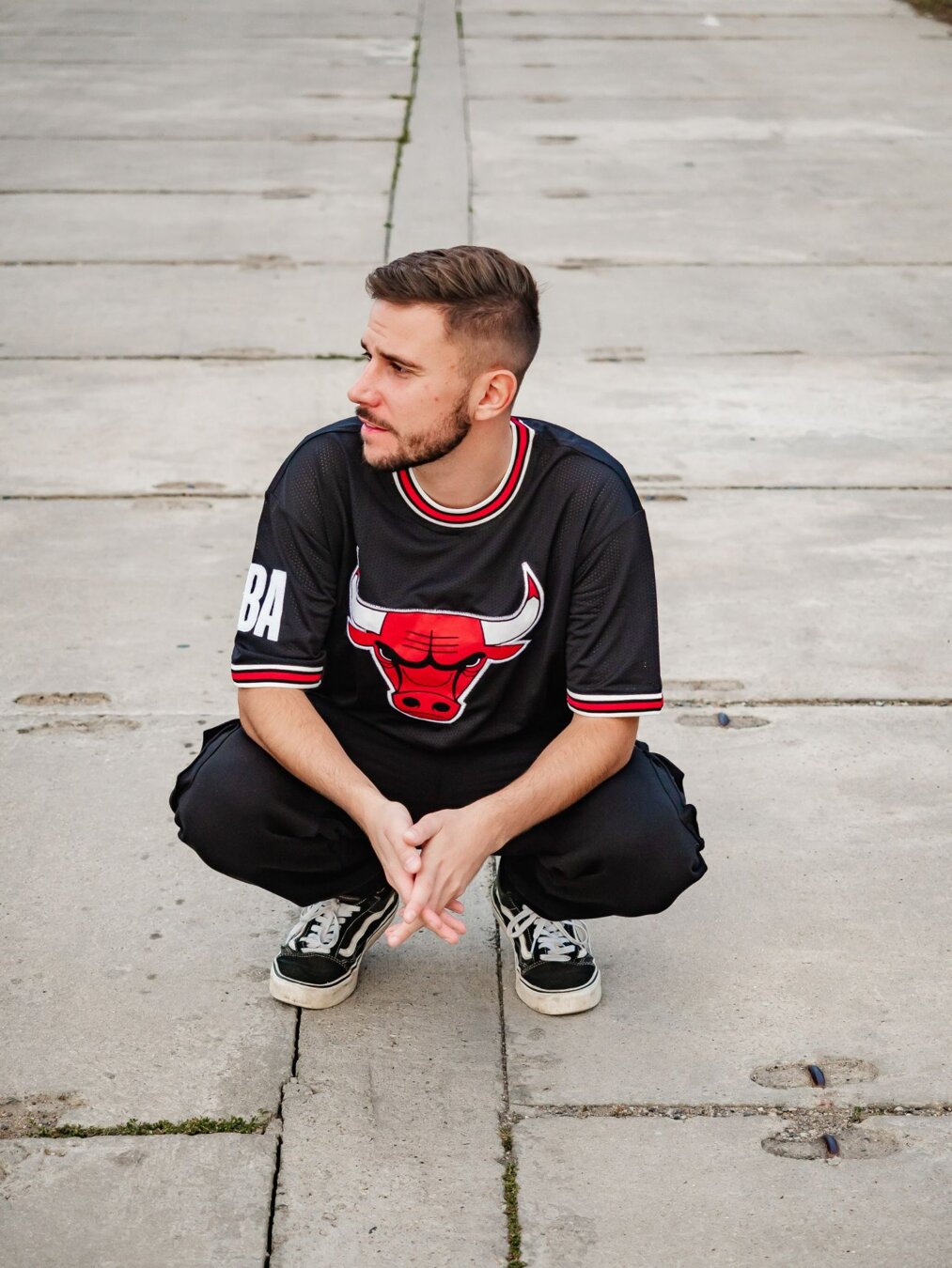 New Era NBA Chicago Bulls oversized applique t-shirt in black