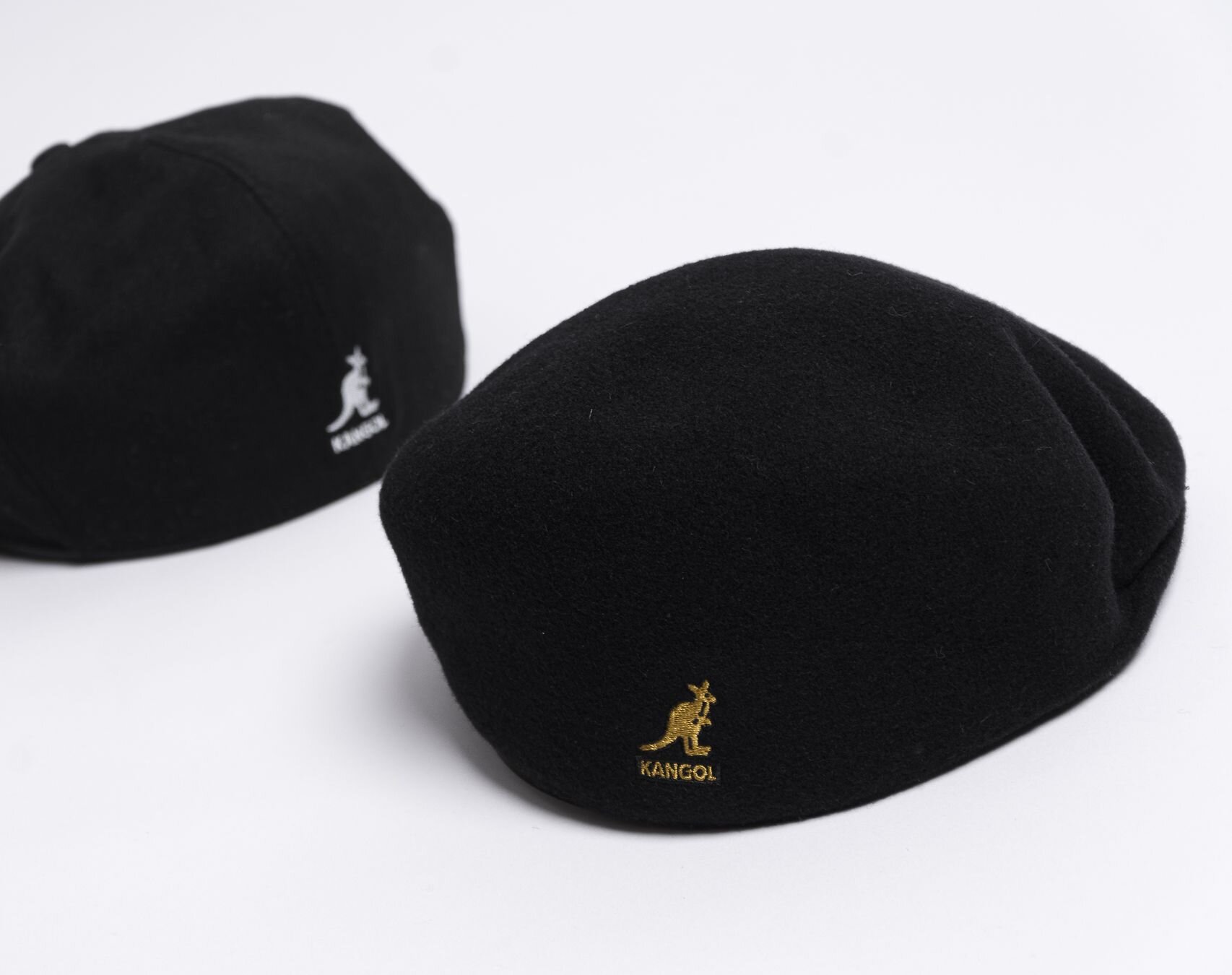 Bekovka Kangol 504 Kangol Cap Black/Gold - Snapbacks