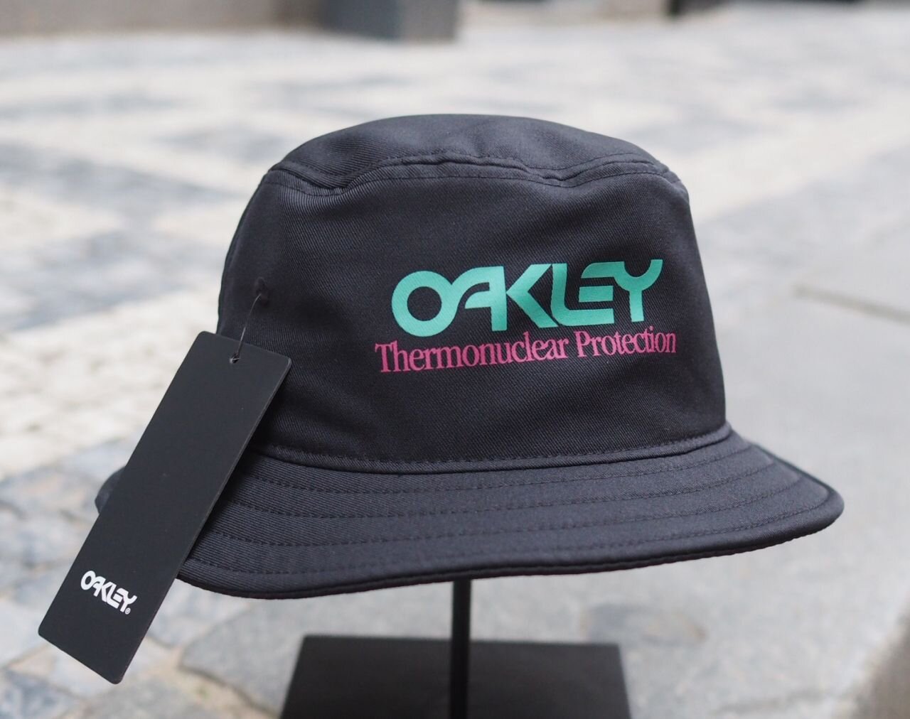 Klobouk Oakley Thermonuclear Protection TNP Fiery Bucket Hat Blackout -  Snapbacks