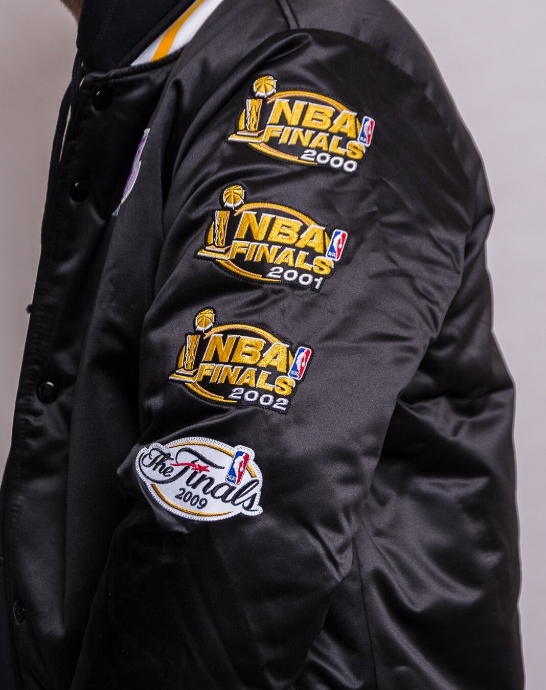 Mitchell & Ness Mens NBA Los Angeles Lakers Champ City Satin