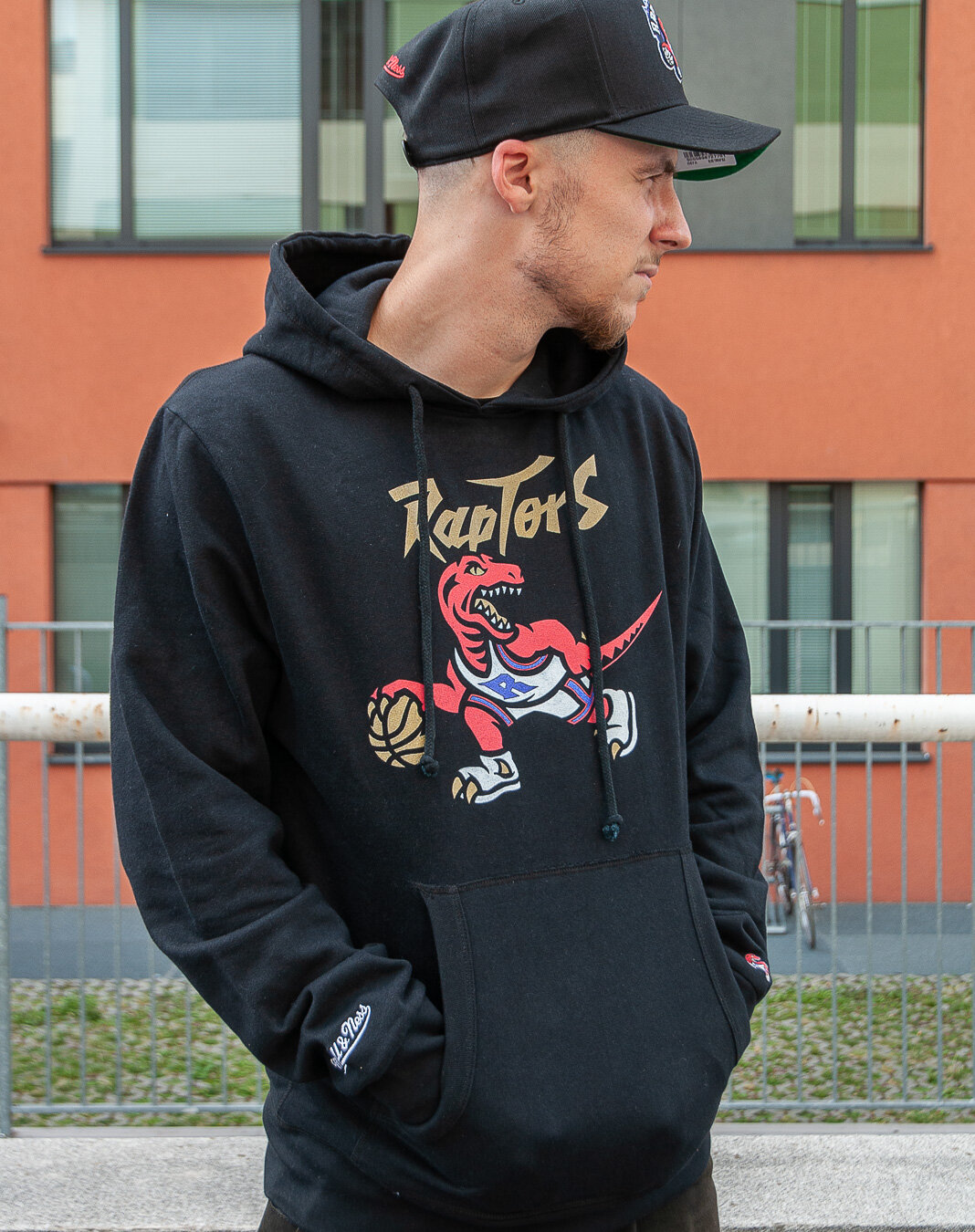 Toronto Raptors Mitchell & Ness Dribble Pullover Hoodie - Black