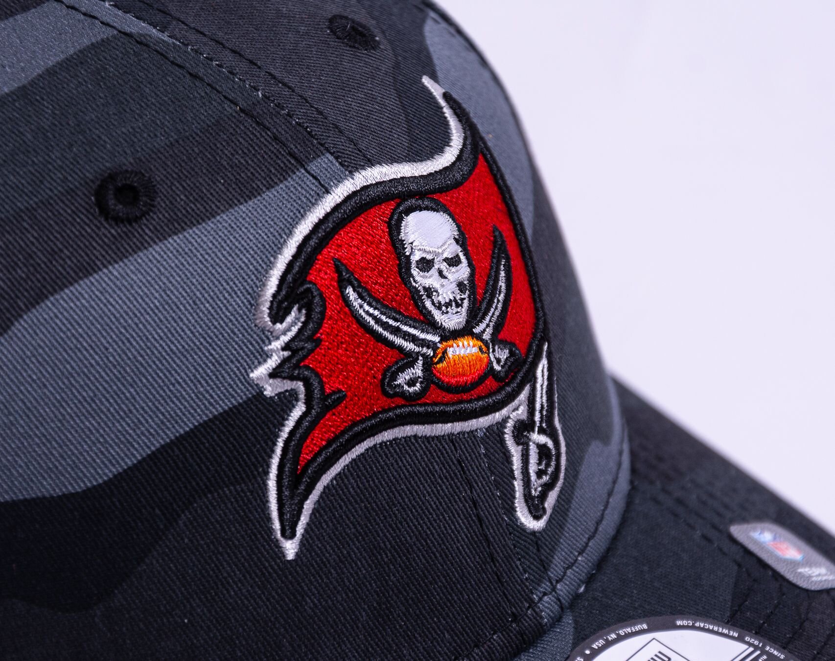 Men's New Era Scarlet Tampa Bay Buccaneers Horizon A-Frame 9FORTY