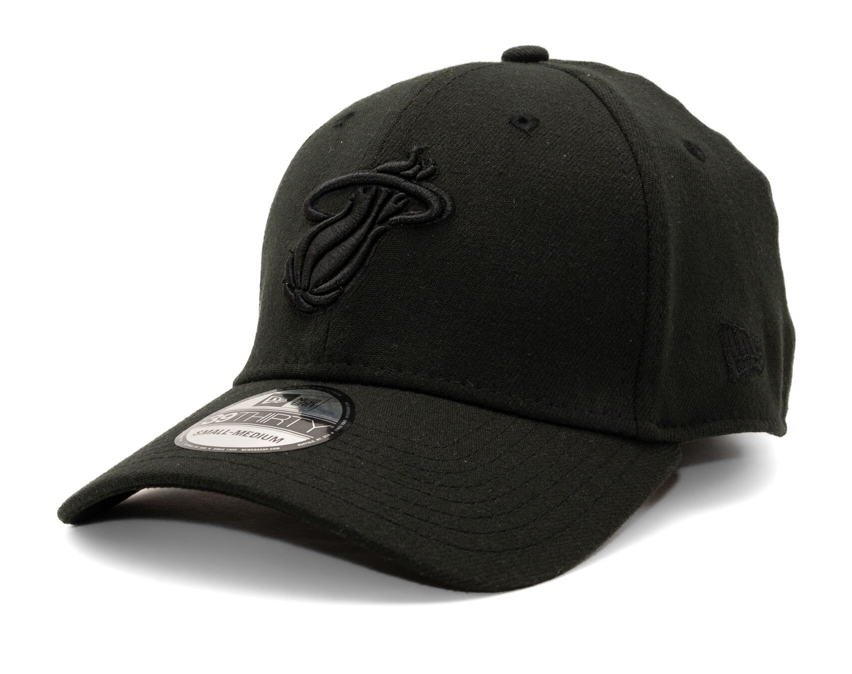 K iltovka New Era 39THIRTY NBA Black On Black Miami Heat Snapbacks