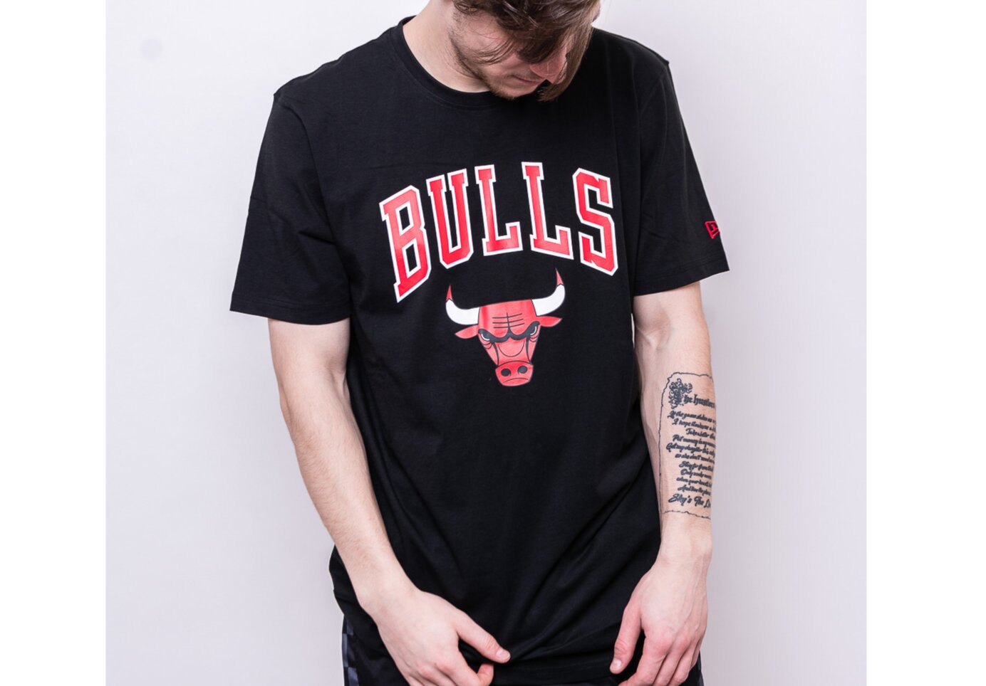 Triko New Era NBA Team Logo Oversized Chicago Bulls Black - Snapbacks