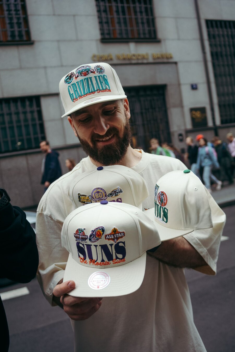 Mitchell & Ness Boston Bruins Vintage Off-White Snapback Hat