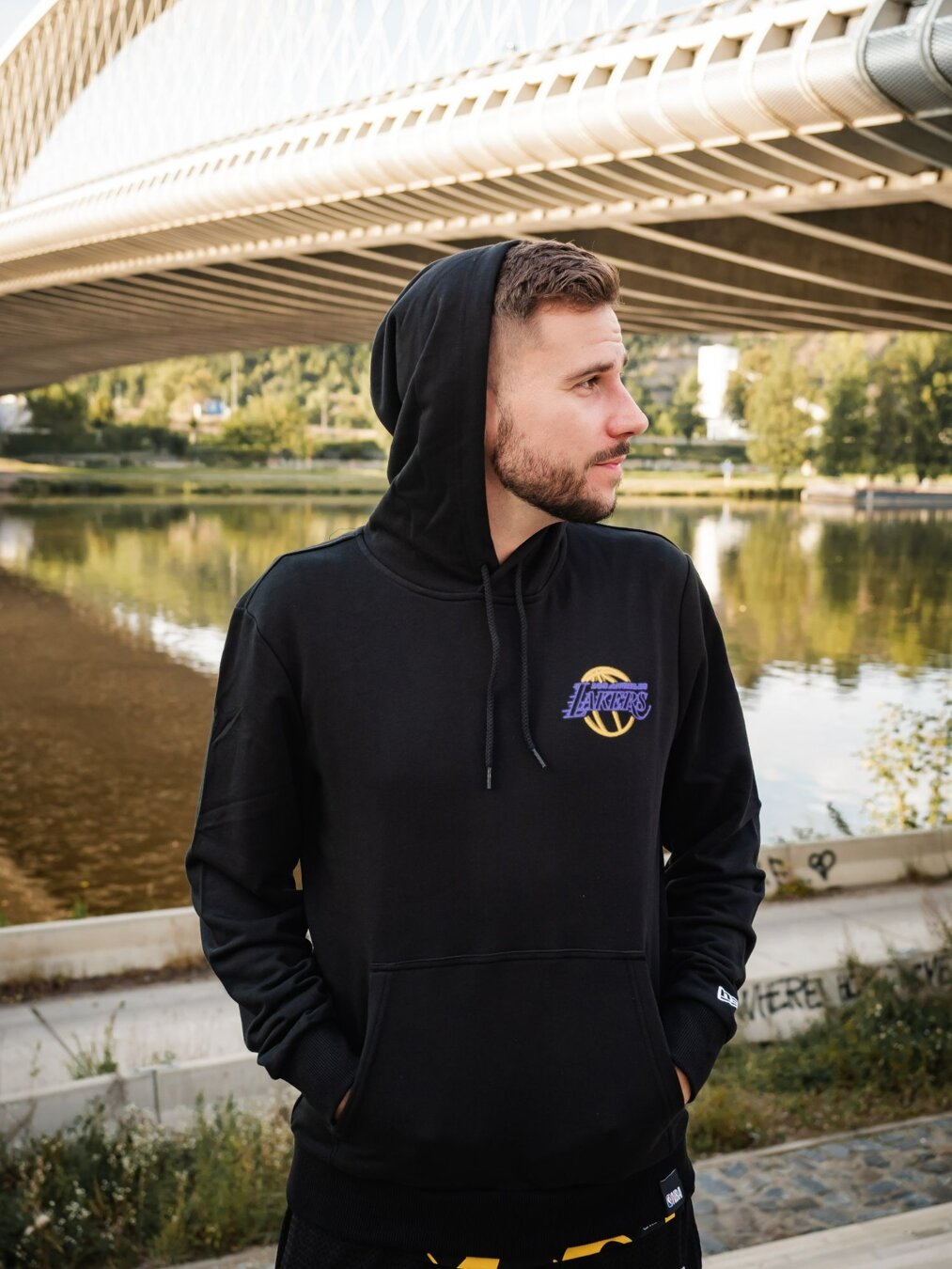 lakers black sweatshirt
