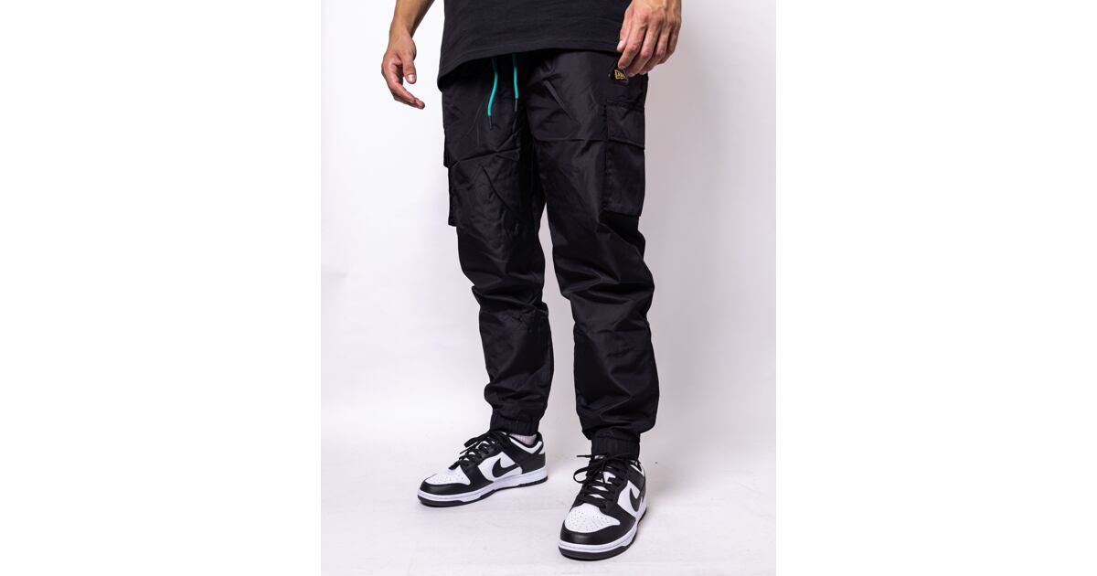 Tepláky New Era Cargo Track Pants Black/Yellow Snapbacks