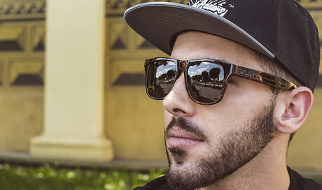 Snapback Mishka Worldwide Ghost
http://www.snapbacks.cz/6460

Brýle Neff Thunder
http://www.snapbacks.cz/?s=NEF199