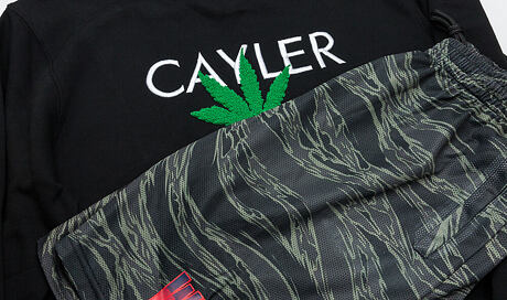 Mikina Cayler Crewneck
http://www.snapbacks.cz/10361

Kraťasy Weezy Mesh Tiger Camo
http://www.snapbacks.cz/10389
