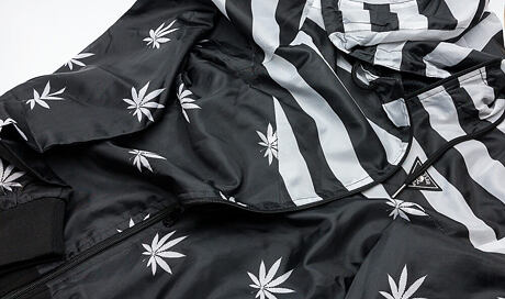 Větrovka Budz N Stripes Windbreaker
http://www.snapbacks.cz/10352-bunda-cayler-sons-budz-n-stripes-windbreaker-blackwhite/