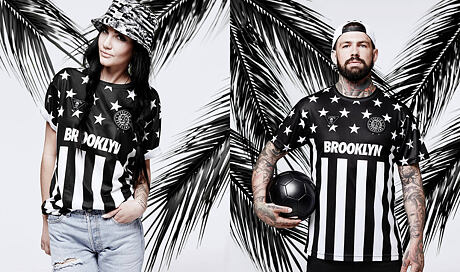 Klobouk Flagged
http://www.snapbacks.cz/11548

Dres 99 FCKN Problems Soccer
http://www.snapbacks.cz/11563