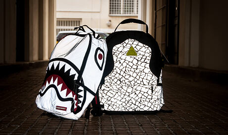 Batoh Black 3M Shark
http://www.snapbacks.cz/13031

Batoh Reflective Neon Flux
http://www.snapbacks.cz/13041