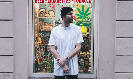 Prodloužené triko Entity
http://www.snapbacks.cz/13082-triko-entity-hi-lo-white/