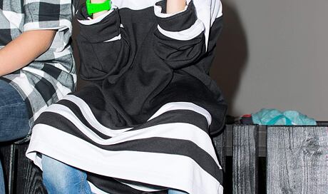 Dres DOPE
http://www.snapbacks.cz/9102-dres-dope-couture-front-print-hockey-jersey-blackwhite/