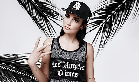 Kšiltovka Pray For
http://www.snapbacks.cz/11537

Tílko Crimes Mesh
www.snapbacks.cz/11566