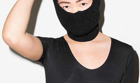 Kukla Stussy
http://www.snapbacks.cz/13347-kukla-stussy-stock-ho15-ski-mask-black/

Mikina Stussy Basic Logo
http://www.snapbacks.cz/13475