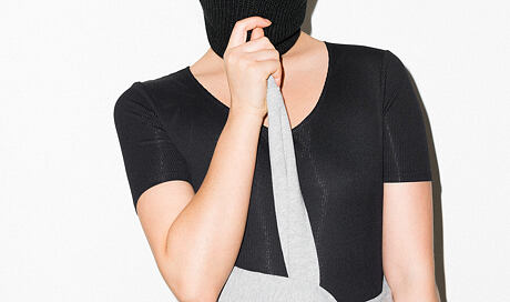 Kukla Stussy
http://www.snapbacks.cz/13347-kukla-stussy-stock-ho15-ski-mask-black/

Mikina Stussy Basic Logo
http://www.snapbacks.cz/13475