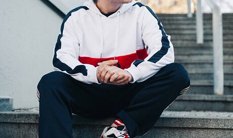 Pain. Jeho hudba a fotky tě v klidu rozhodně nenechají!