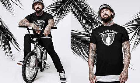 Klobouk Bandana
http://www.snapbacks.cz/11549

Triko Still Not Loving Long
http://www.snapbacks.cz/11565