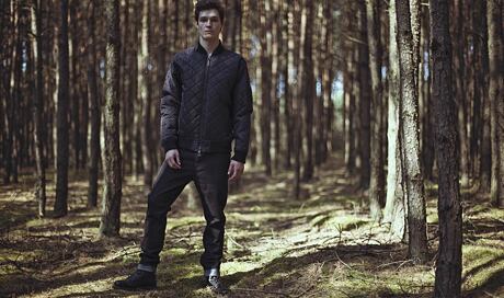 Prošívaný Bomber
http://www.snapbacks.cz/14416-bunda-backyard-cartel-bomber-black/