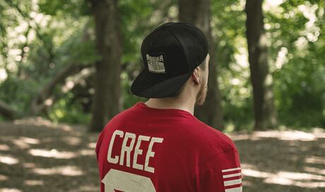 Triko Staple Red
http://www.snapbacks.cz/11254

Kšiltovka Mishka Primal Passage
http://www.snapbacks.cz/11284