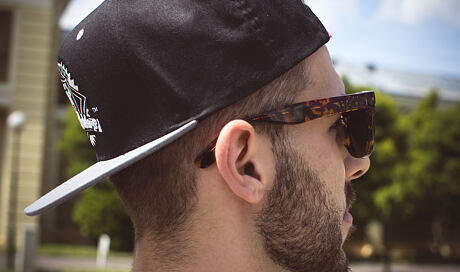 Snapback Mishka Worldwide Ghost
http://www.snapbacks.cz/6460

Brýle Neff Thunder
http://www.snapbacks.cz/?s=NEF199