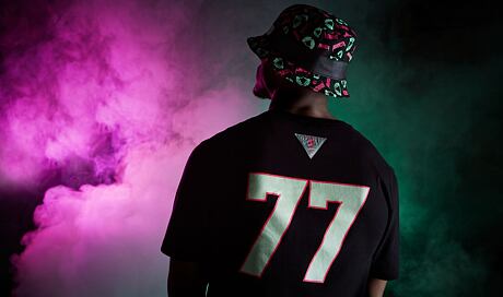Klobouk Cayler&amp;Sons Brooklus
http://www.snapbacks.cz/11582

Triko Cayler&amp;Sons Mercy Long
http://www.snapbacks.cz/11584
