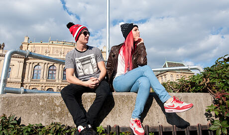 Pavel má:

Kulich Chicago Bulls od Mitchell &amp; Ness
http://www.snapbacks.cz/kulichy/mitchell-ness/

Triko DOPE
http://www.snapbacks.cz/trika/dope/

Bára má:

Kulich Booger Kids Piggy Dots
http://www.snapbacks.cz/3489
