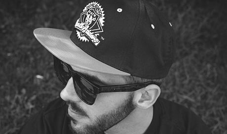 Snapback Mishka Worldwide Ghost
http://www.snapbacks.cz/6460

Brýle Neff Thunder
http://www.snapbacks.cz/?s=NEF199