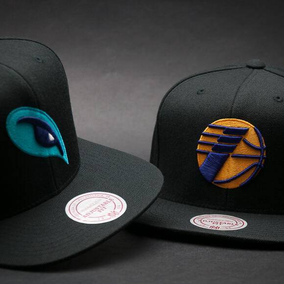 Kšiltovka Mitchell & Ness Elements Charlotte Hornets Black Snapback