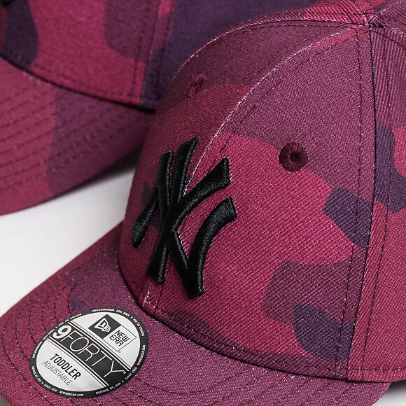 Kšiltovka New Era 9FORTY Camo New York Yankees Maroon Camo/Black Strapback