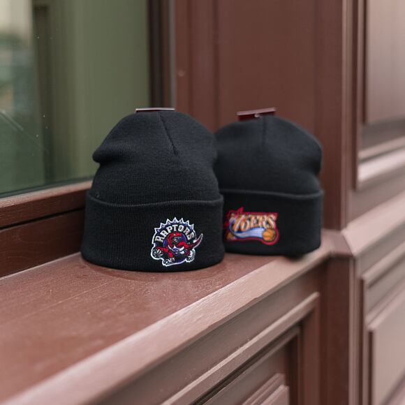 Kulich MItchell & Ness Toronto Raptors Team Logo Cuff Knit Black